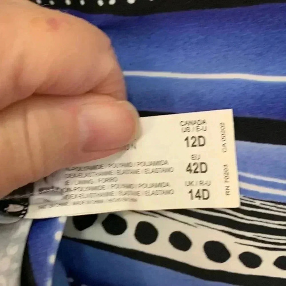 Silhouette Solution tankini  top w moulded cups, no wires, adjustable straps - Picture 6 of 6